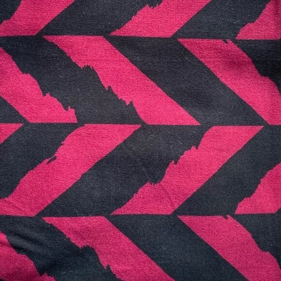 0243 LuLaRoe Size OS Leggings Black and Magenta Chevron Pattern New - Picture 2 of 4